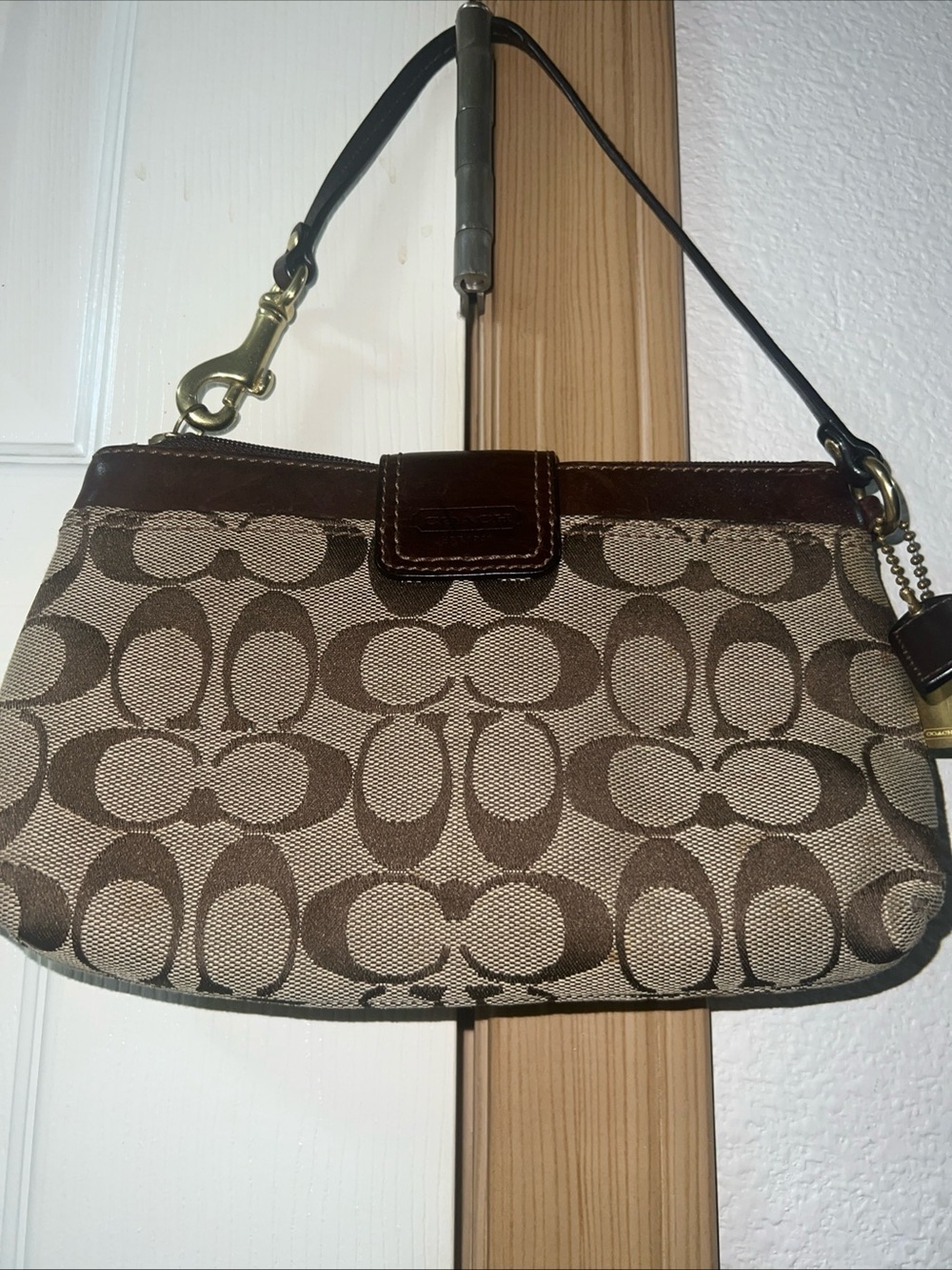 Vintage coach turn lock Brown Signature Canvas leather Wristlet - Picture 2 of 11